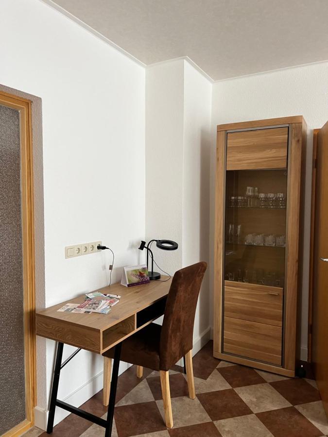 Sehr Schoene Wohnung,Komplett Neu Eingerichtet Limbach-Oberfrohna Екстер'єр фото
